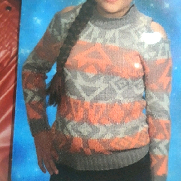 Cold shoulder tribal aztec print knit sweater medium - Picture 4 of 4